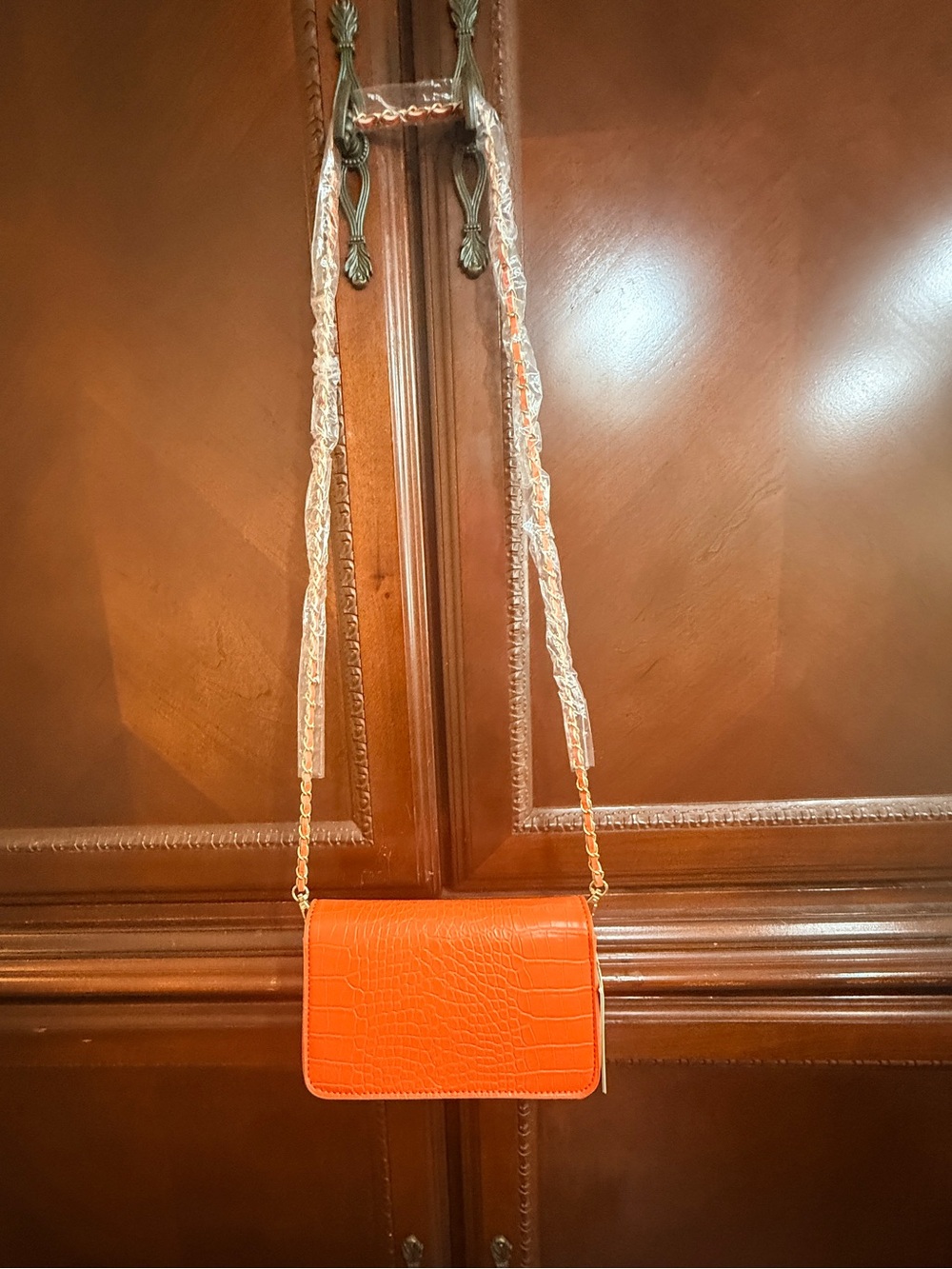 Badgley Mishka Orange croc
Embossed chain crossbody bag
NWT retail $99 - Picture 5 of 15